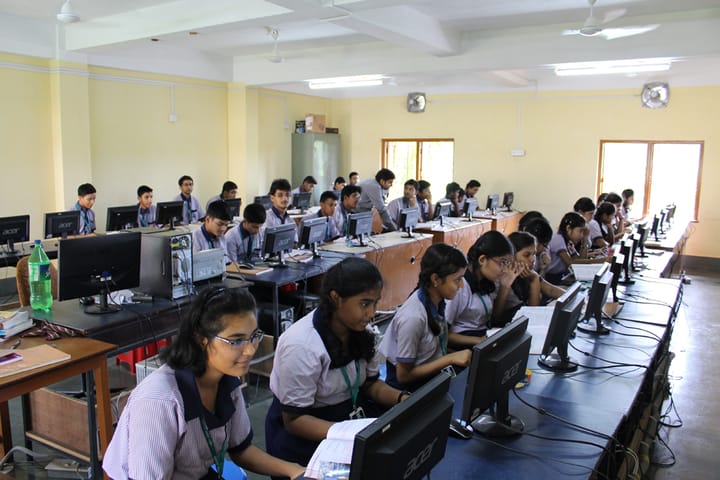 Holy Cross School-Computer Lab