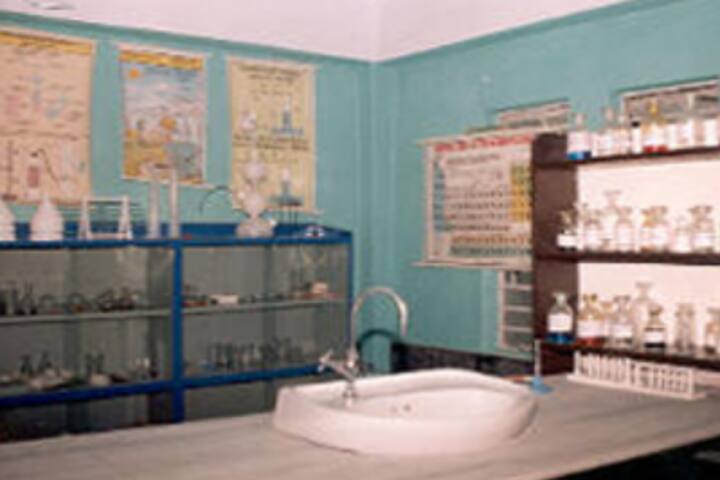 Vrindavan School-Chemistry Lab