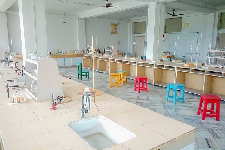 Disari Public School-Chemistry Lab