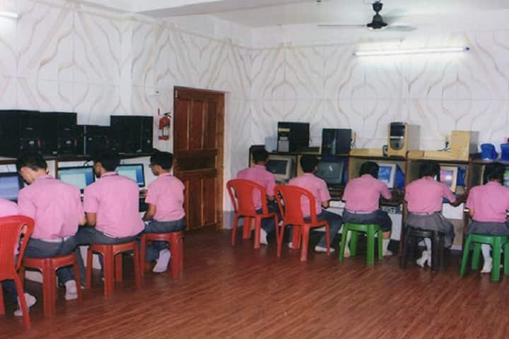Lyceum English Medium School-Computer lab
