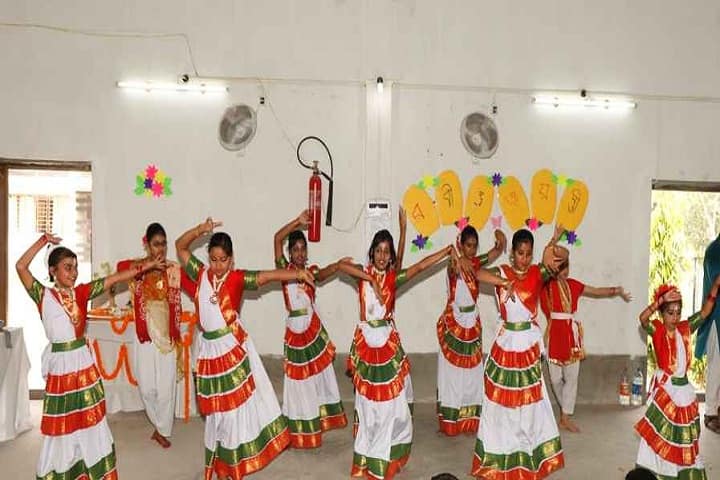Burdwan Holy Child School-Group dances