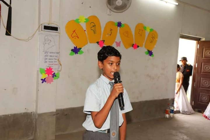 Burdwan Holy Child School-Singing