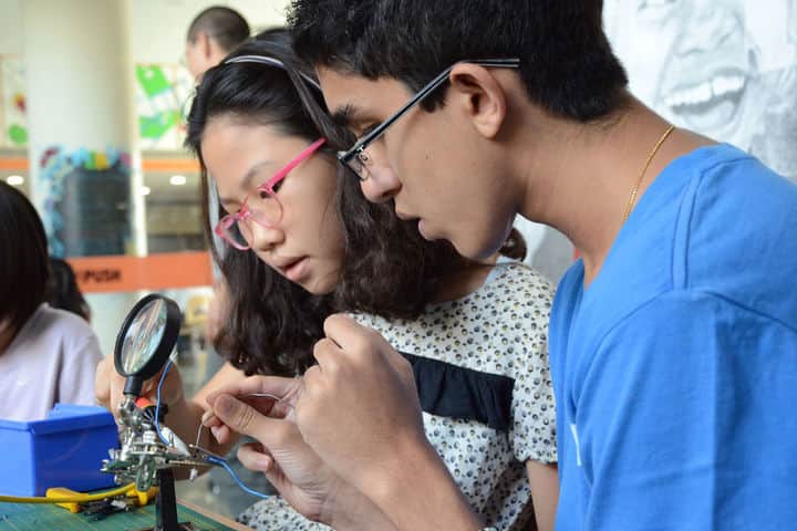 American School of Bombay-Physics Lab