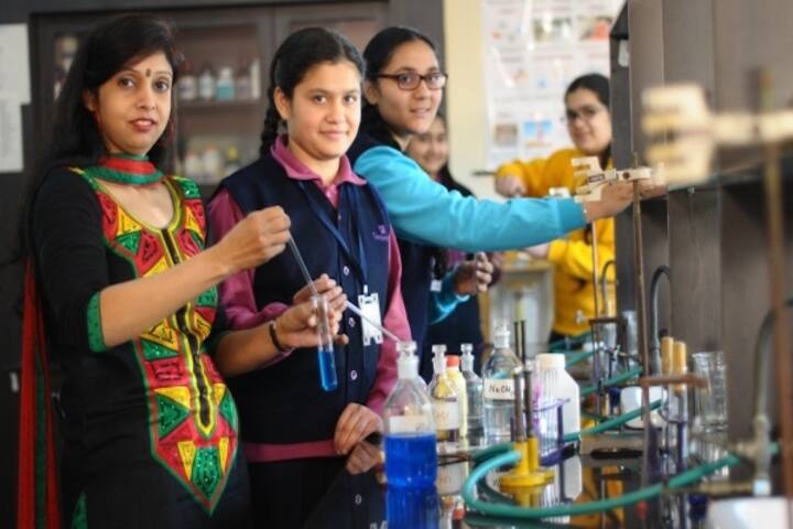 Cambridge International Foundation School-Chemistry Lab