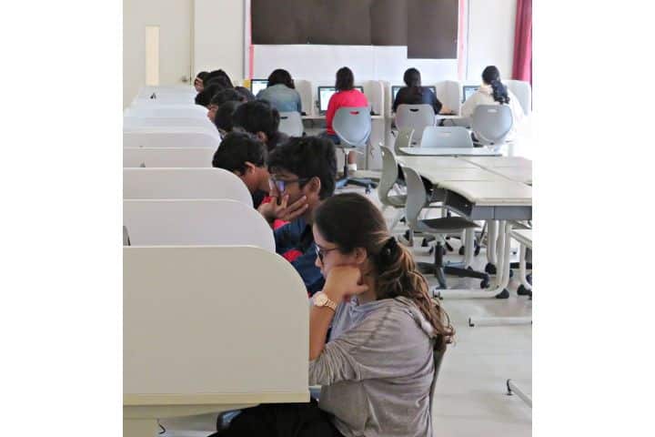 Candor International School-Lab