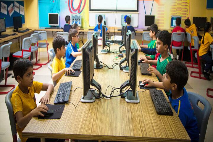 D Y Patil International School-Lab