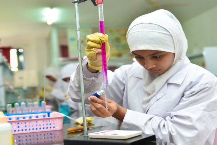 Eastern Public School-Chemistry Lab