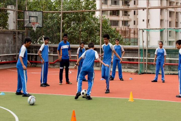 JBCN International School-Football