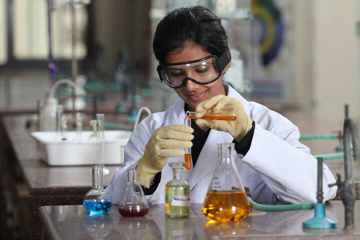 Amity Global School-Chemistry Lab