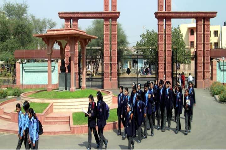 Mody School-Entrance
