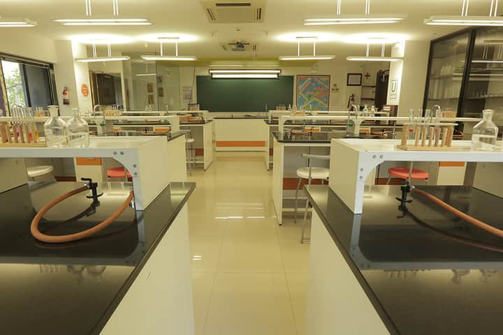 Hill Spring International School-Chemistry Lab