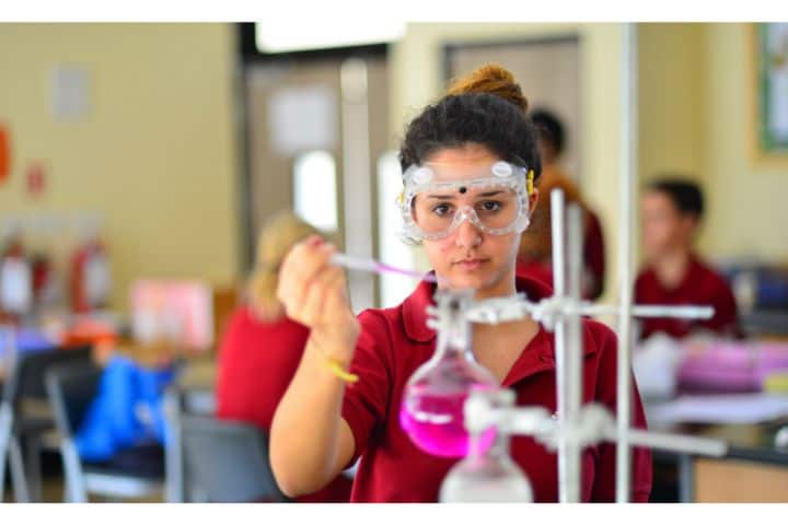 Stonehill International School-Chemistry Lab