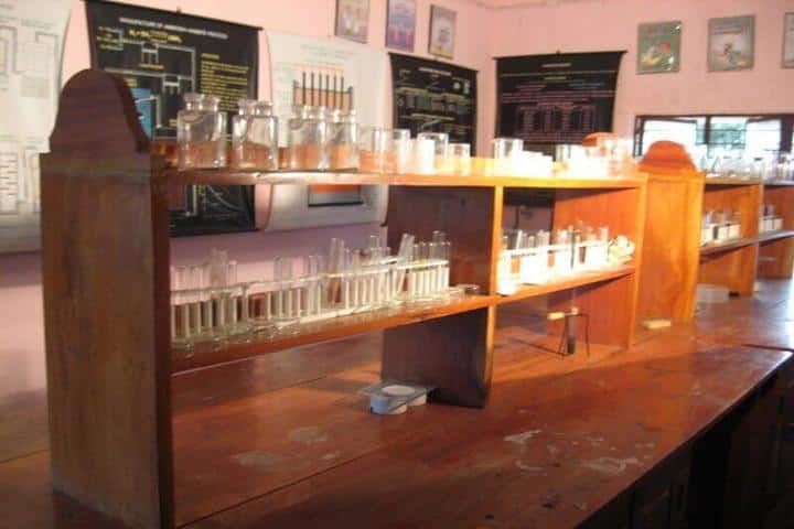 Kavirayani Public School-Chemistry Lab