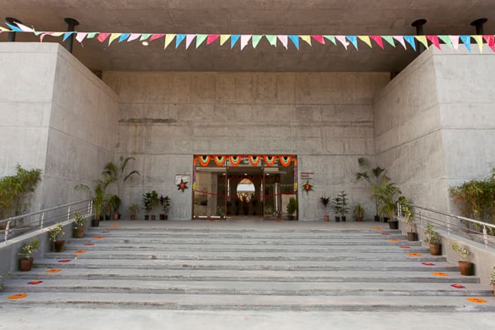 BAPS Swaminarayan Vidyamandir-School Entrance