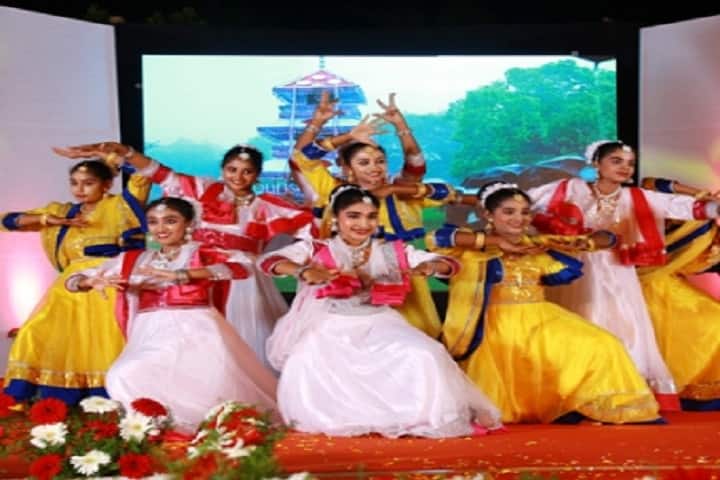 The White School International-Group Dance