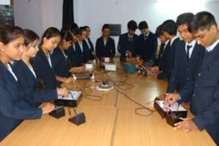 Infocity Junior Science College-Physics Lab