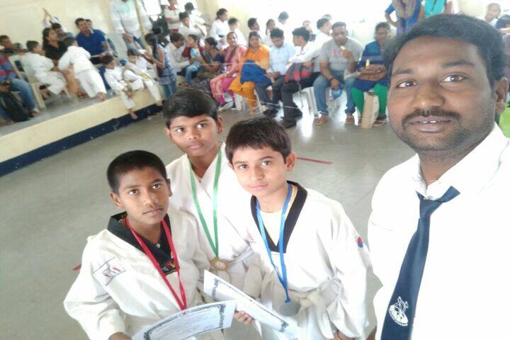 GreenOaks High School-Karate