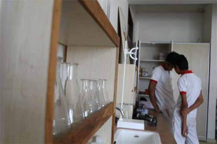 VSI International English Medium School-Chemistry Lab