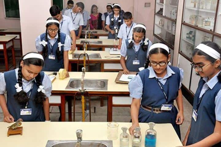 Vidya Niketan English Medium School-Chemistry Lab