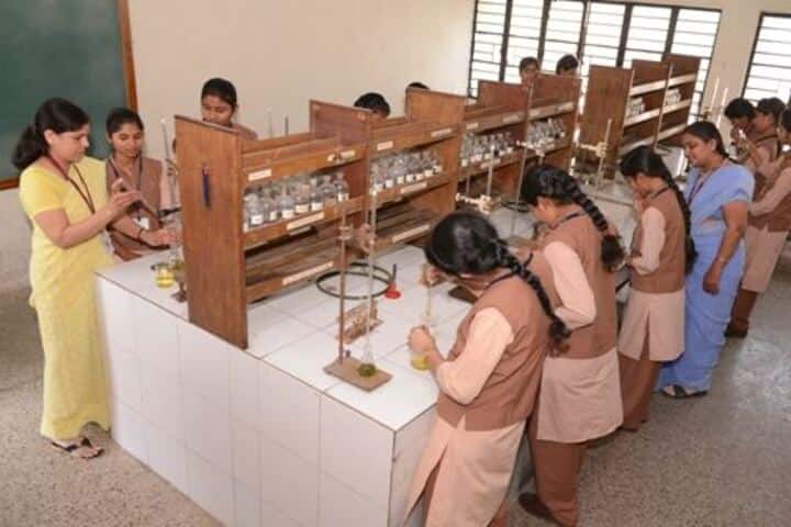 Saraswati Vidyalaya Union-Chemistry Lab
