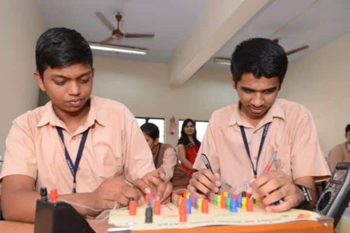 Saraswati Vidyalaya Union-Electronics Lab