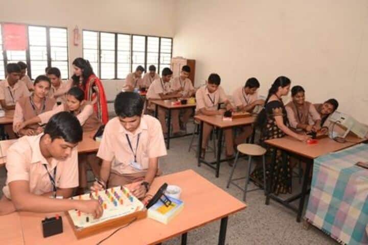 Saraswati Vidyalaya Union-Physics Lab