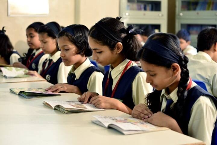 ZESs Silver Crest School-Library
