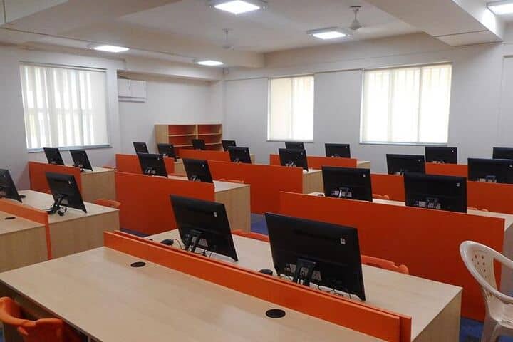 Bharati Vidyapeeth Rabindranath Tagore School of Excellence-Computer Lab