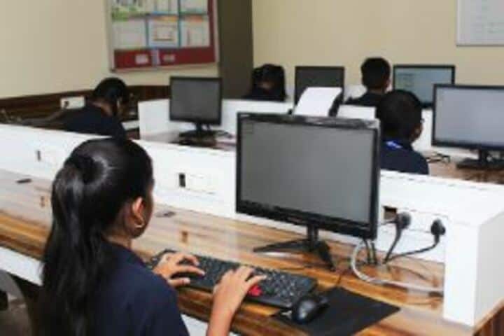 Chanakya The Global School for Intellectuals-Computer Lab