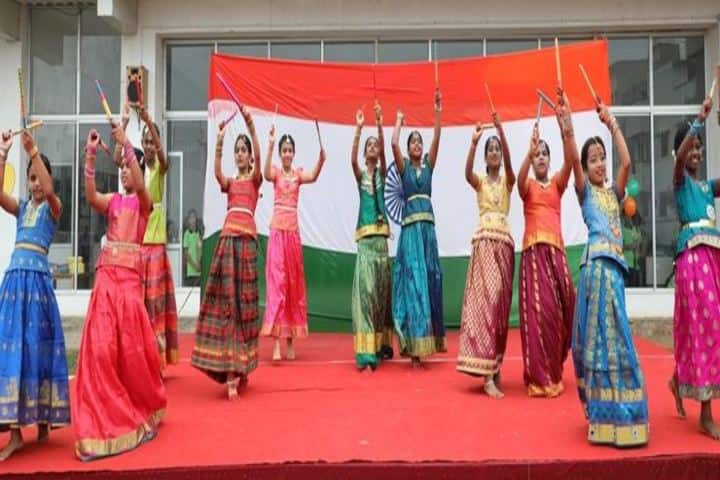 Trileaves International School-Dance