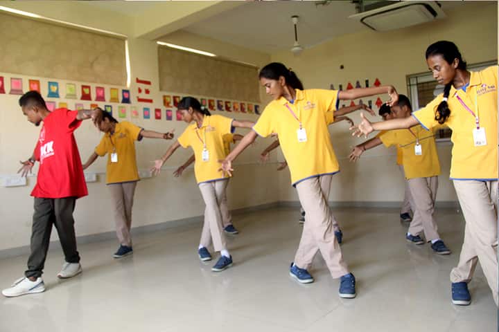 Holy Sai International School-Dance