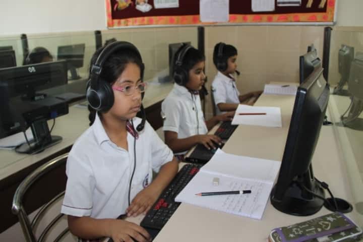 Meenakshi World School-Language Lab