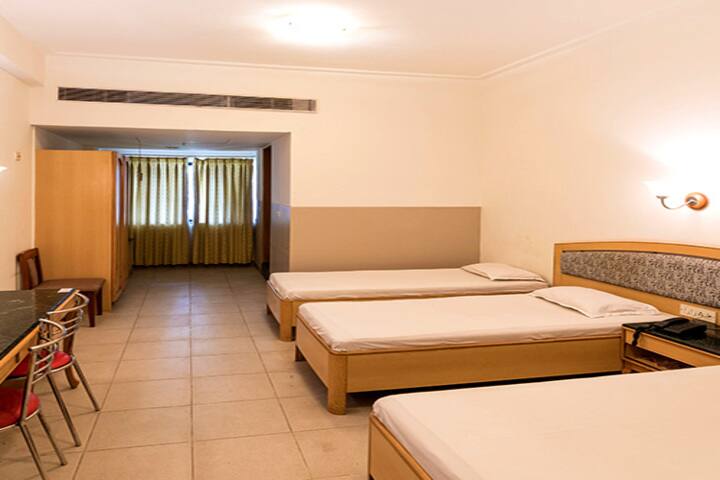 MET Rishikul Vidyalaya-Faculty Room
