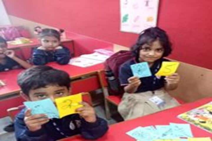 Solitaire Global Schools-Art and Craft