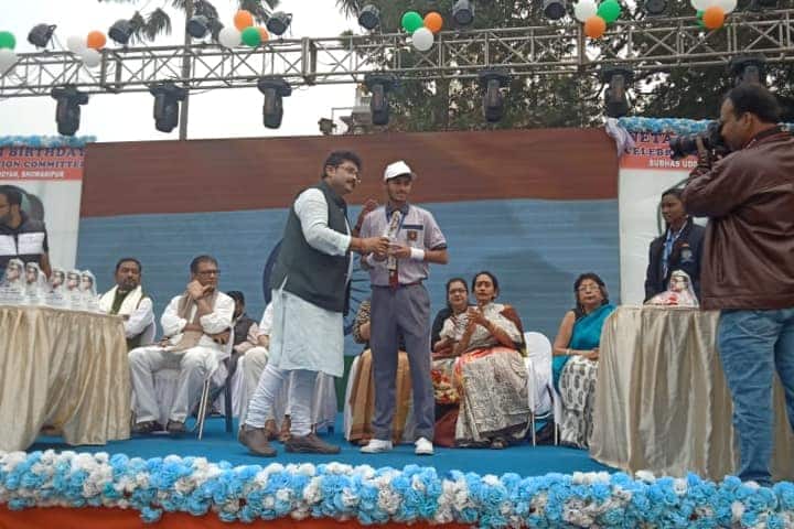 Vidyanjali International School - Prize Distribution on Independence Day