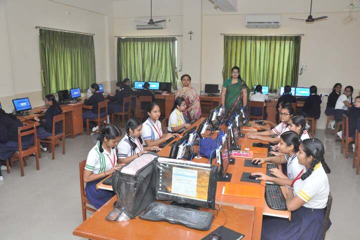 St Anns High School-IT-Lab