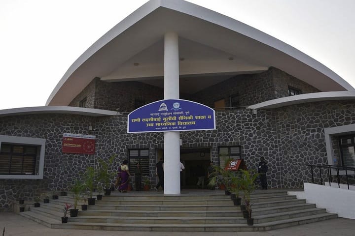 Rani Laxmibai Mulinchi Sainiki Shala-Campus view