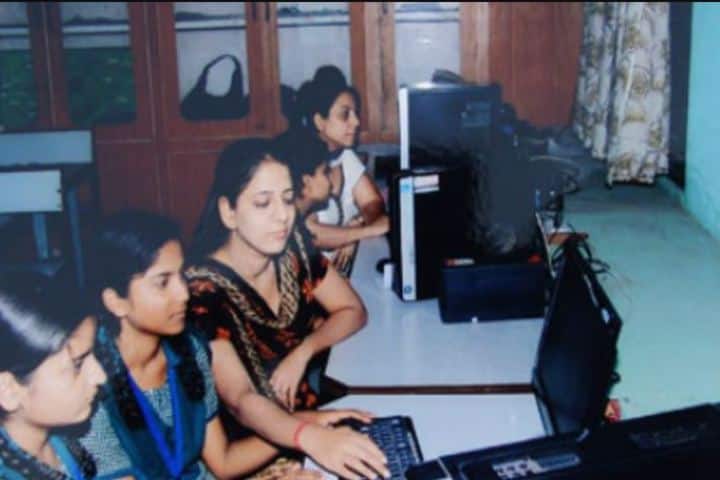 Sargodha Public Senior Seconadry School-IT-Lab