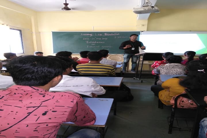 Rajmata Jijau Shikshan Prasarak Mandals Junior College-Smart Class Room