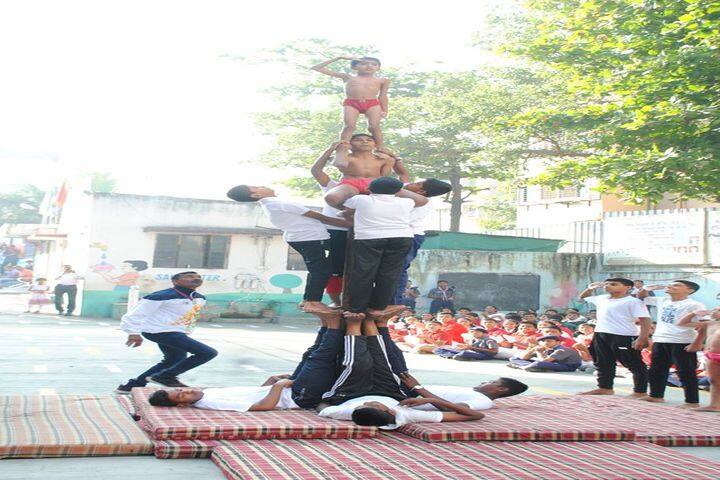 S S English Medium School-Human Pyramid