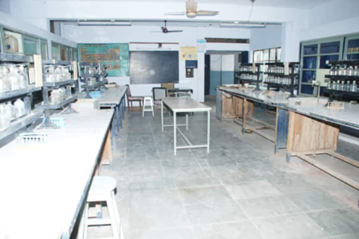 Jeevan Sadhana High School-Chemistry-Lab