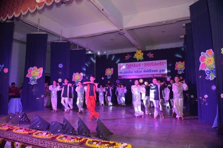 Jeevan Sadhana High School-Dance