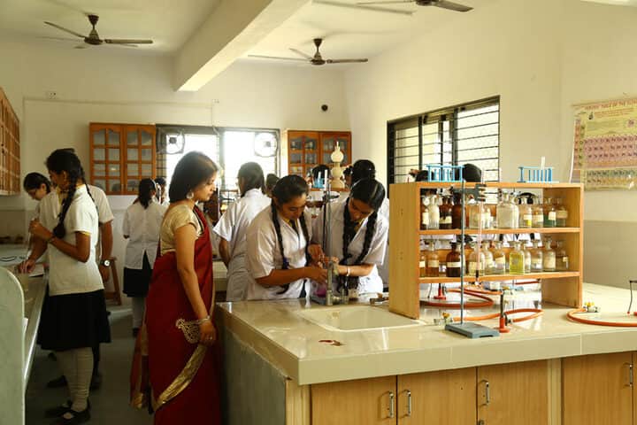 Shree Narayan English Medium School-Chemistry Lab