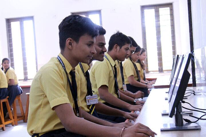 Shree Narayan English Medium School-IT Lab