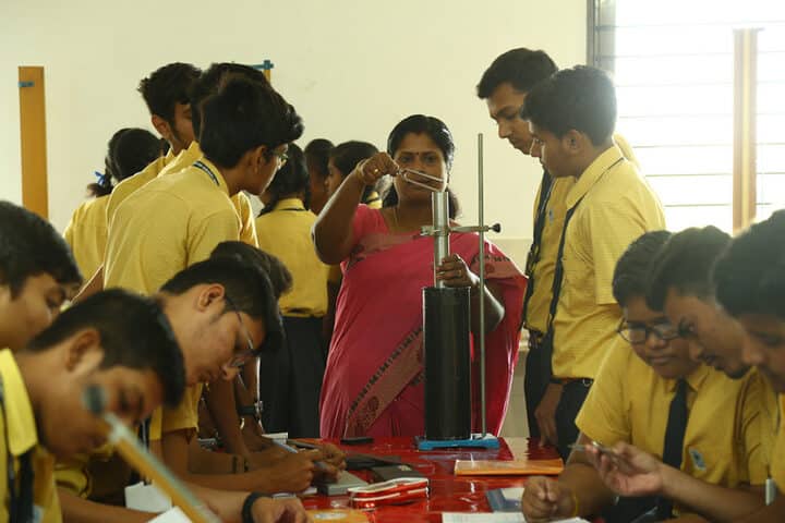 Shree Narayan English Medium School-Physics Lab