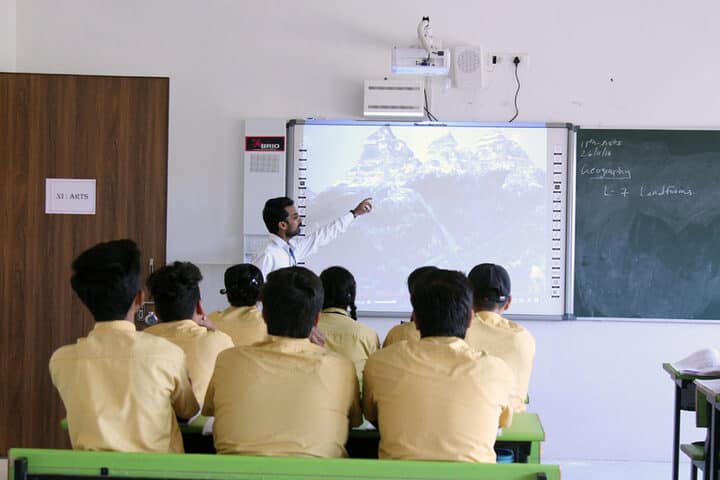 Shree Narayan English Medium School-Smart Classroom
