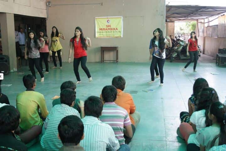 Sri Mirambika School-Group Dance