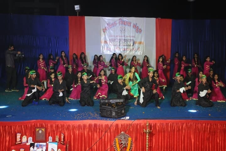 Swastik Education Campus-Group Dance