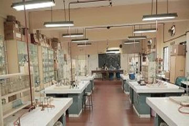 MLA PU College For Wowen-Laboratories