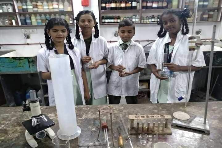 Aisha English High School And Junior College-Chemistry Lab